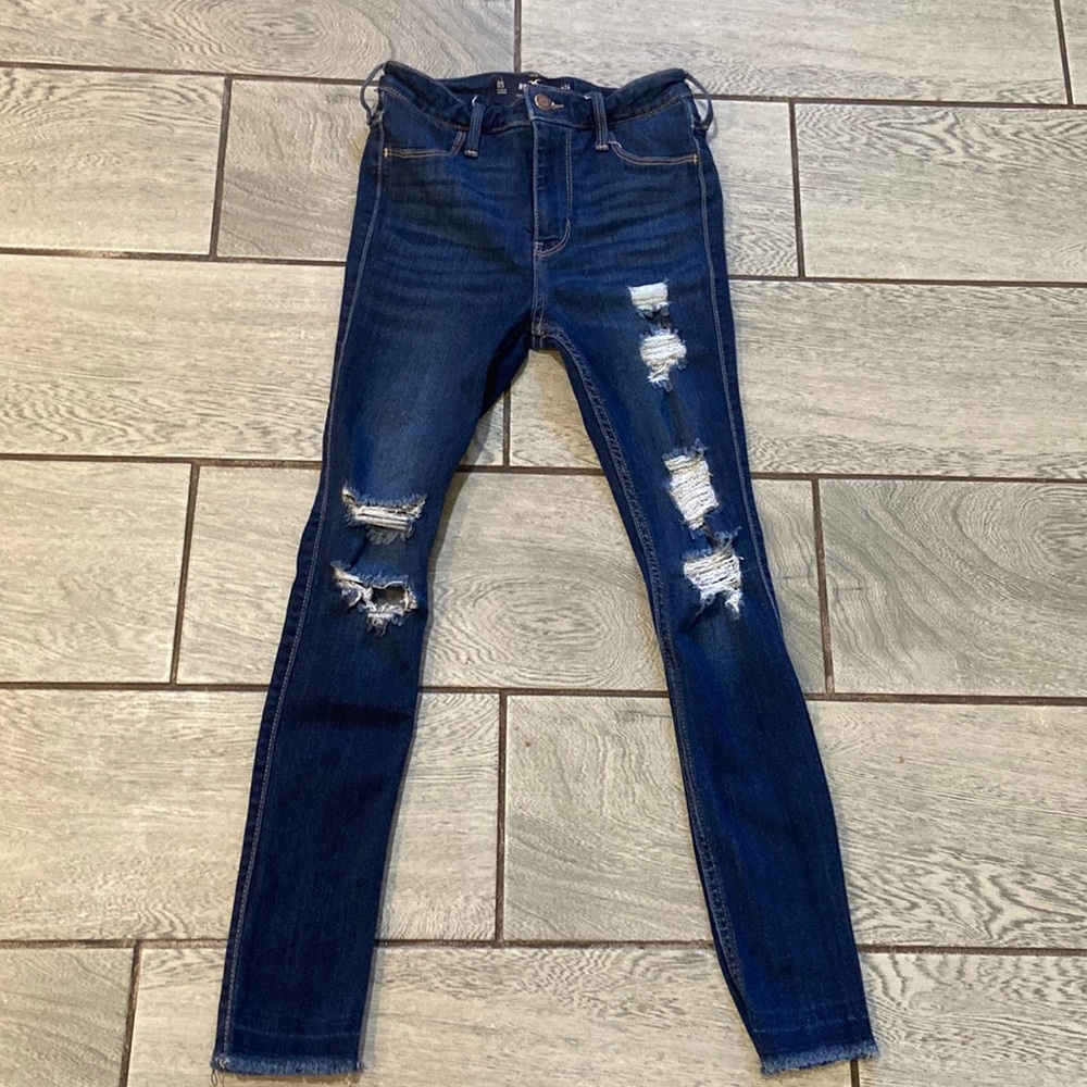 These are Dark Blue Ripped Hollister. There in good condition.